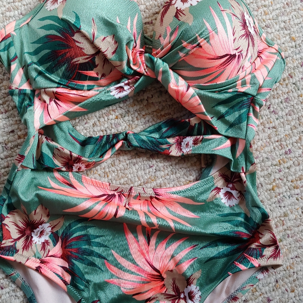 Green and Pink One Piece Swimwear with Tropical Floral Design Sz36D NWOT